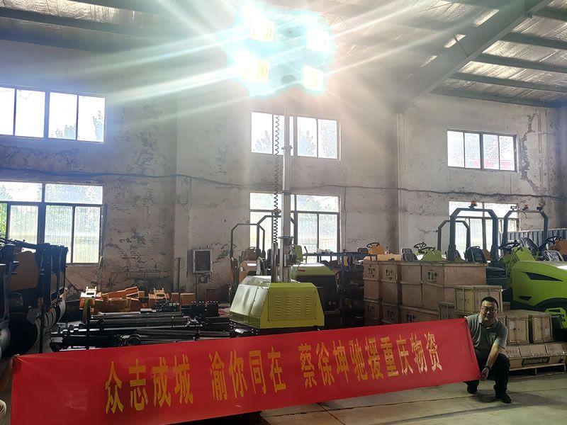 蔡徐坤為重慶捐贈奔馬照明車等救災物資，傳遞偶像正能量